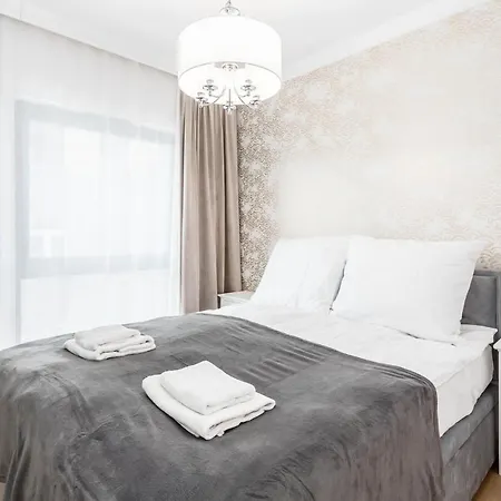 아파트 Dwie Motlawy Luxury With Stunning View In Old Town By Renters *
