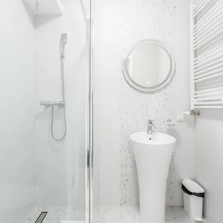 Dwie Motlawy Luxury With Stunning View In Old Town By Renters 아파트 *