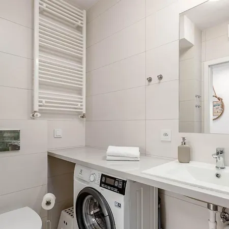 Dwie Motlawy Luxury With Stunning View In Old Town By Renters 아파트 *