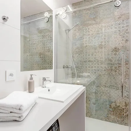 Apartment Dwie Motlawy Luxury With Stunning View In Old Town By Renters *