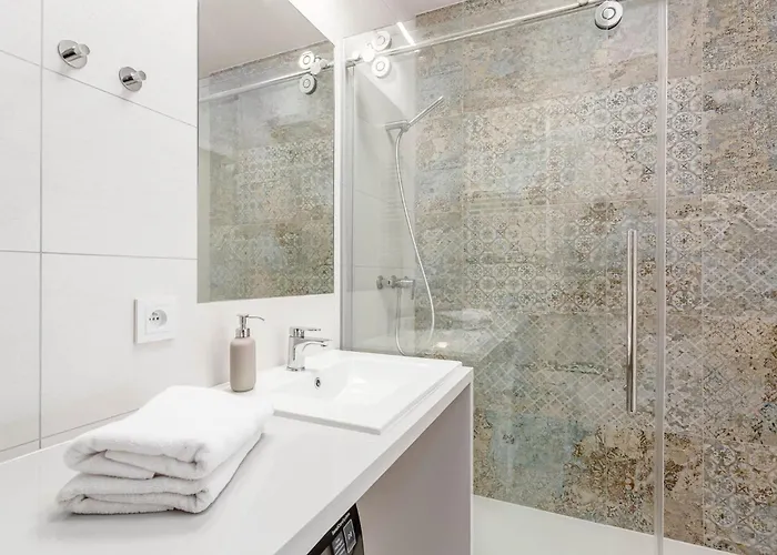 Апартаменты Dwie Motlawy Luxury With Stunning View In Old Town By Renters *